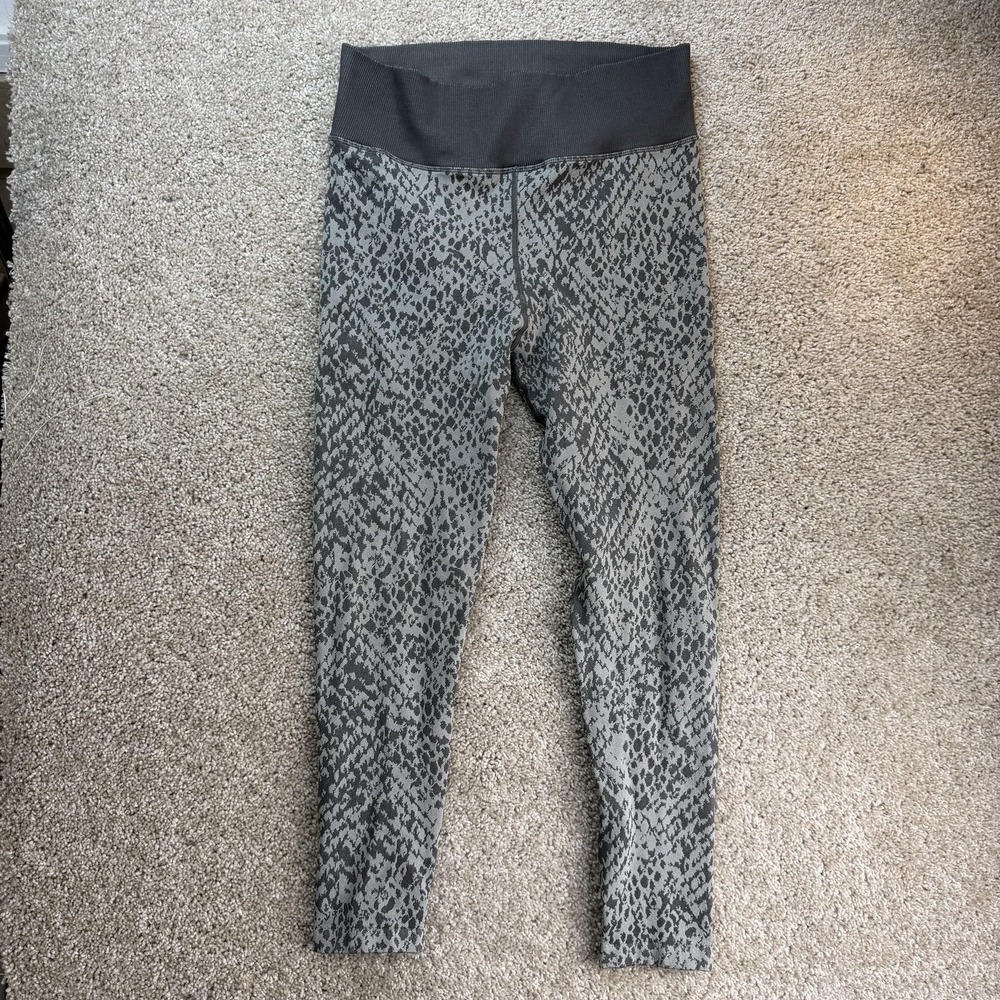 OFFLINE By Aerie Leggings Womens Large Gray High Rise Capri Animal Print Pants